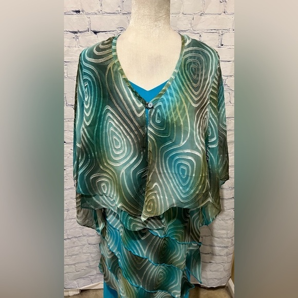 I.C. Collections by Connie 3 Piece Skirt, Top, And Tank Blouse Size Small - Picture 2 of 10